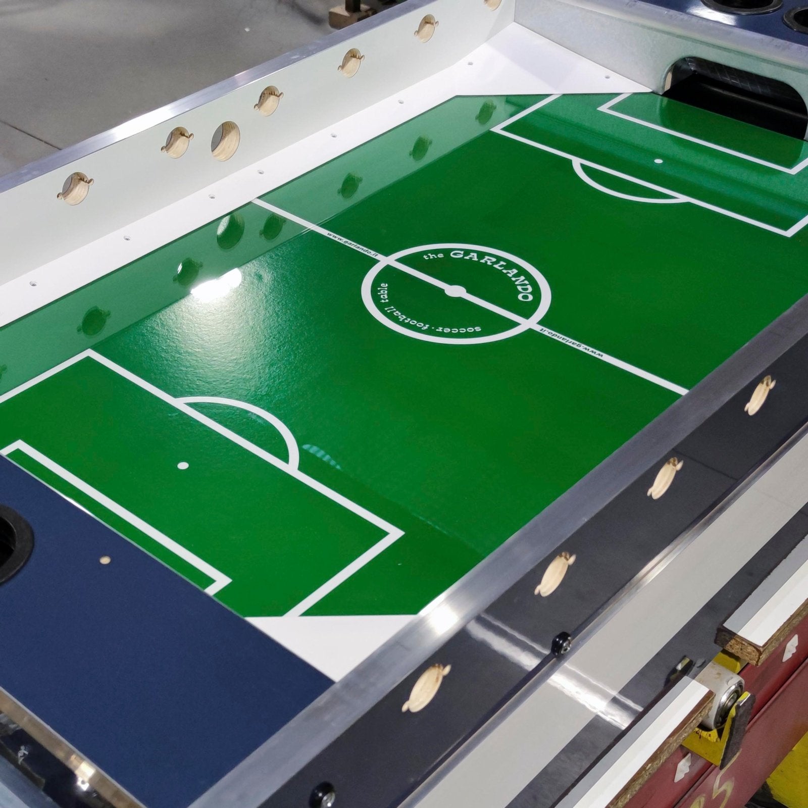 Calciobalilla DELUXE OUTDOOR aste uscenti piano gioco corto vetro lucido,