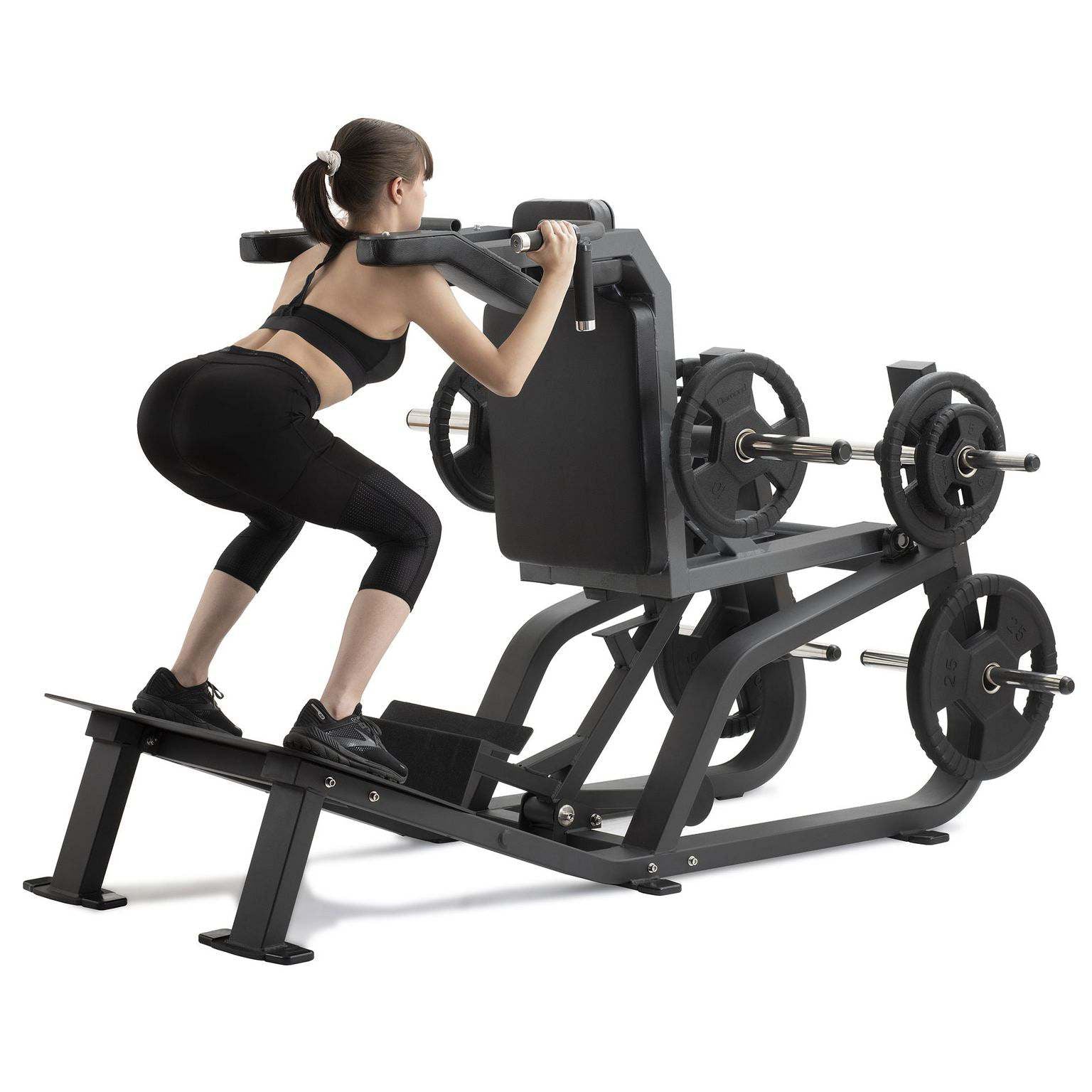 HACK SQUAT